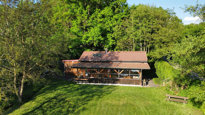 Skiclub-Hütte in Hetzles mit Wiese